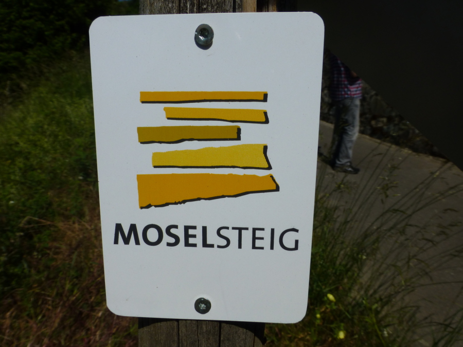 Schild zur Markierung des Moselsteiges